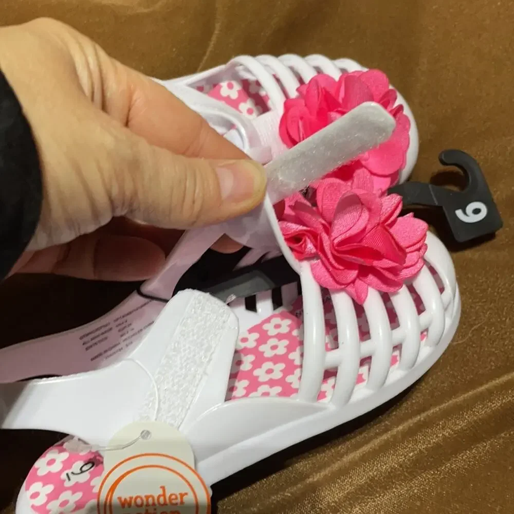 Wonder nation 9 white rubber shoe pink flower NWT